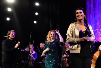 anneke + sharon den adel 25years live2019 1