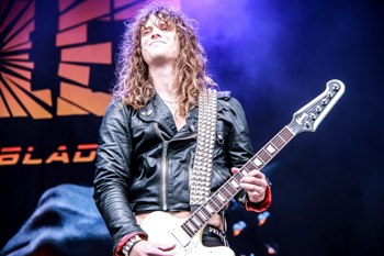 Bang Your Head - live - 2017 - bullet