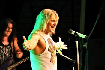 Reckless Love live 2022