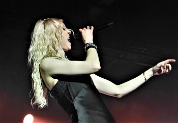 the pretty reckless 2 live2022.JPG