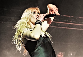 the pretty reckless 4 live2022.JPG
